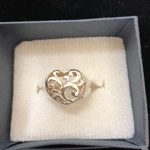 925 Sterling Silver heart ring, size measure 7.75